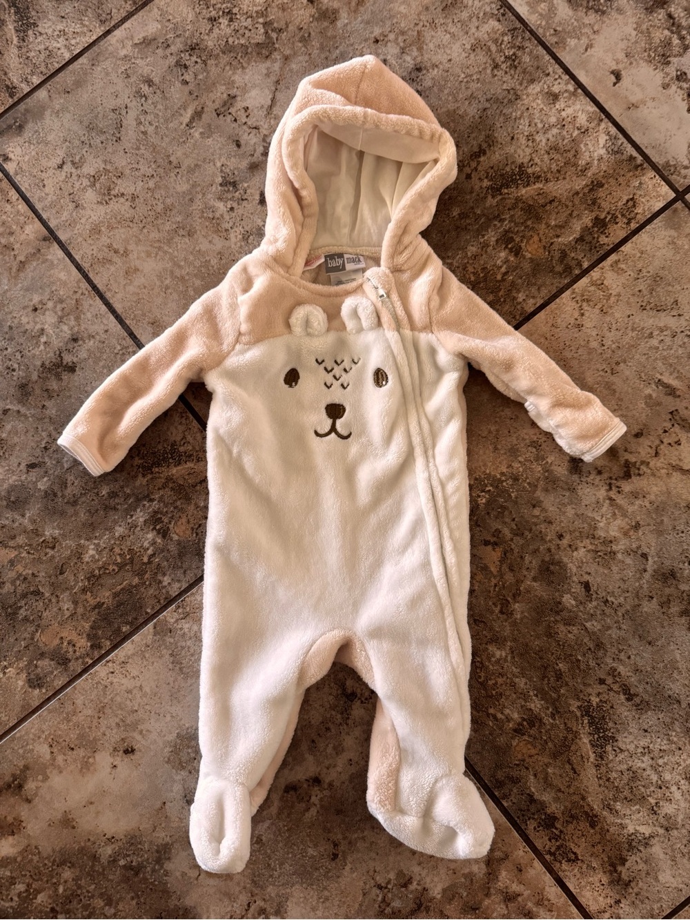 Baby Mack plush hooded bear-face bunting color block neutral tan size 0-3 months